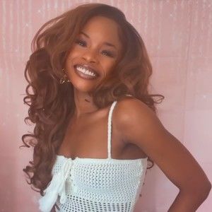 Meet your Posher, Noelle